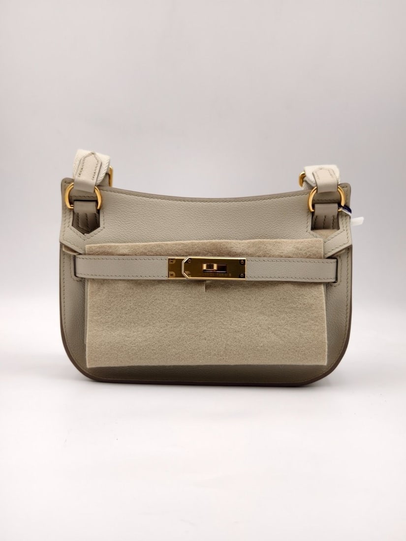 Hermes Mini Jypsiere Crossbody Bag Evercolor Leather GHW Stmap U France: Minor signs of use, slight scratches on the hardware, and the interior is clean.