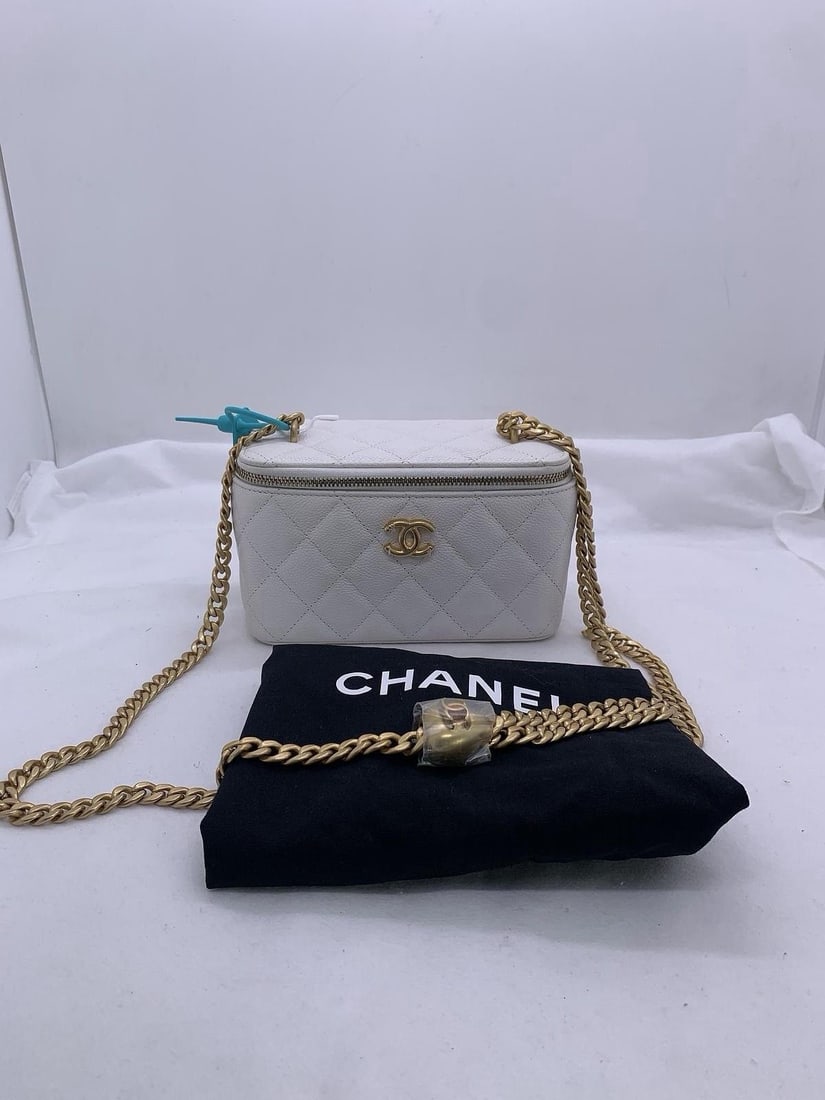 Chanel Vanity With Chain bag Makeup bag Italian caviar skin.: Normal signs of daily use