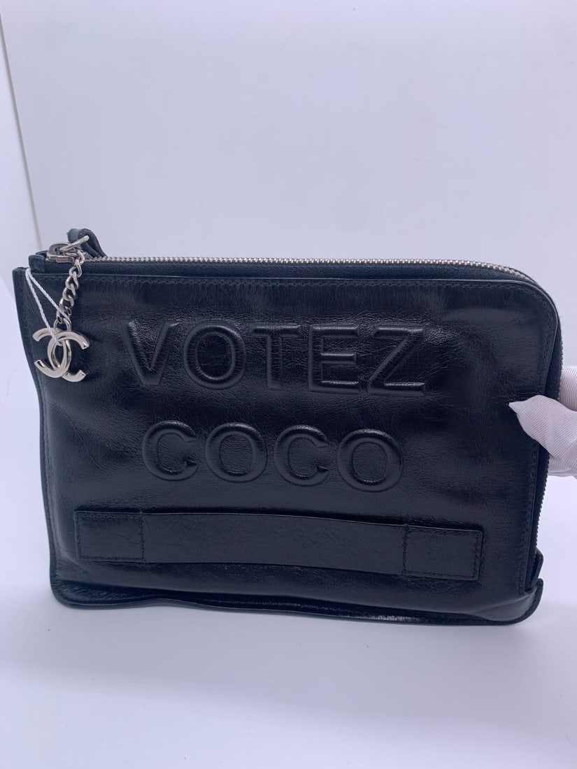 Pre-Owned Chanel Votez Coco Black Distressed Leather Zip Clutch CC Logo Italy: Normal signs of use, wear on the four corners, scratches on the metal fittings, and a clean interior.