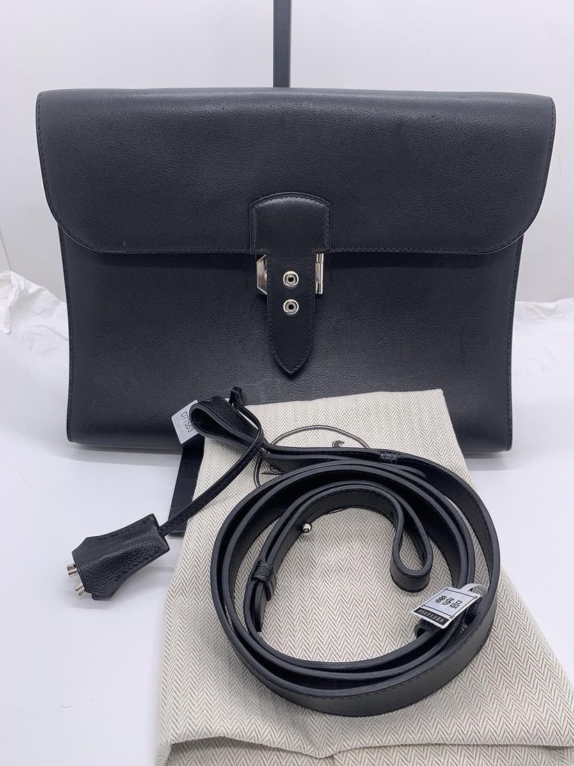 hermes sac a depeche 29 Shoulder bag Handbag Black France: Normal signs of daily use