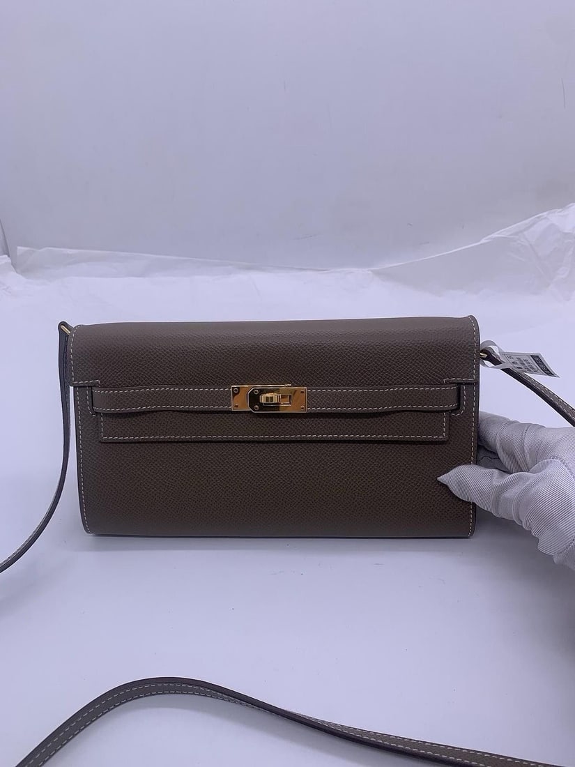 HERMES Kelly To Go Shoulder Bag Epsom Leather Etoupe Stmap z Gold Metal: Normal signs of daily use