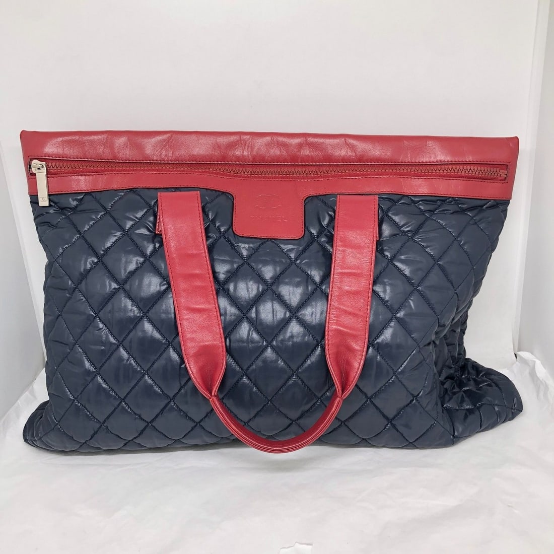 Chanel Coco Cocoon Quilted Nylon Leather CC Logo Tote Bag Shopping Bag Italy: Fair,Signs of normal use, scratches on the hardware,some stains, damages and scratches on the external leather, and the interior is clean. There is a very small area of glue failure on the inner leath