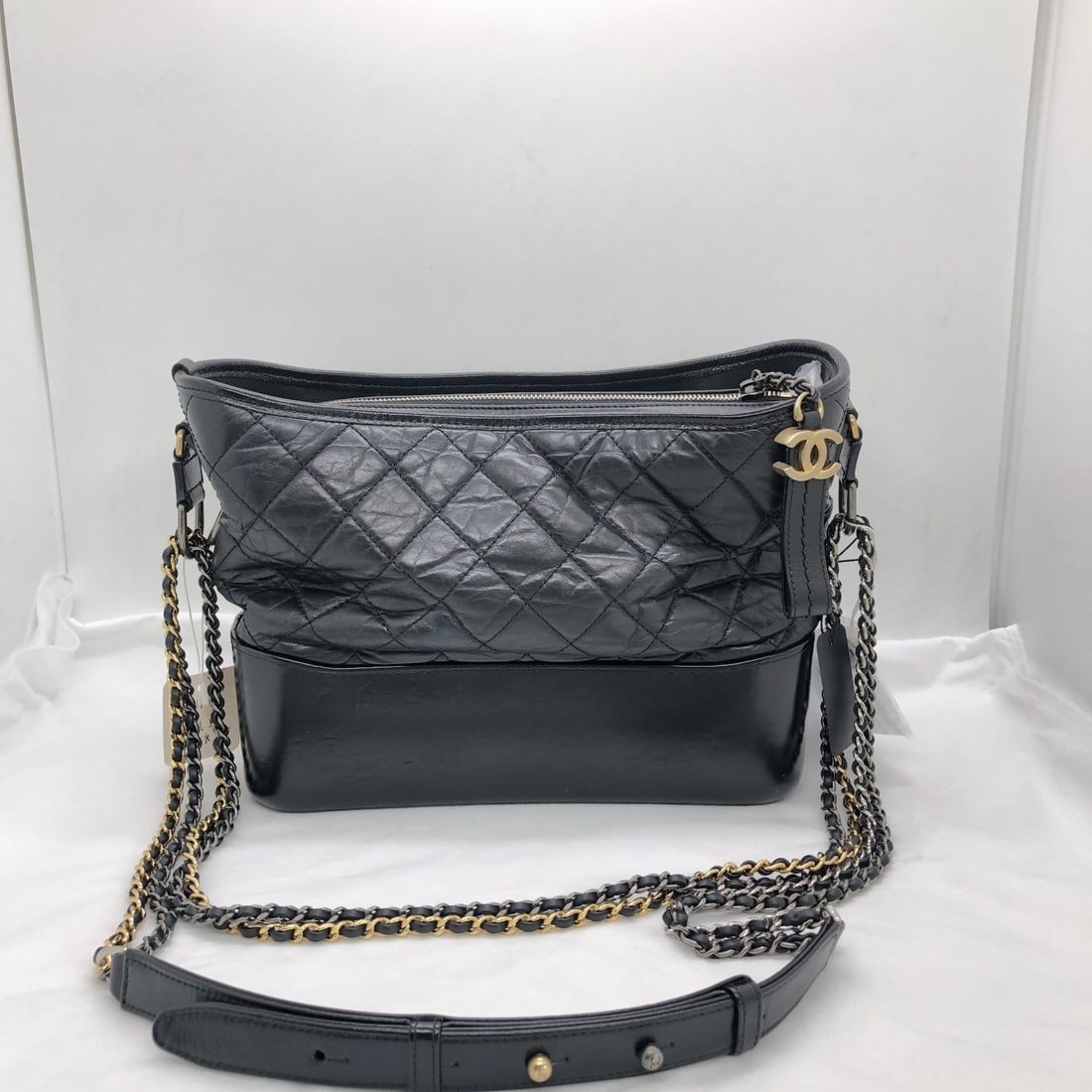 Chanel Gabrielle Medium Hobo Bag Medium Black Leather ZiP Bag Origin Italy: Fair,Signs of normal use, with damage, scratches and peeling on the surface leather, a small amount of stains on the interior, and scratches on the hardware. For details, please refer to the pictures.