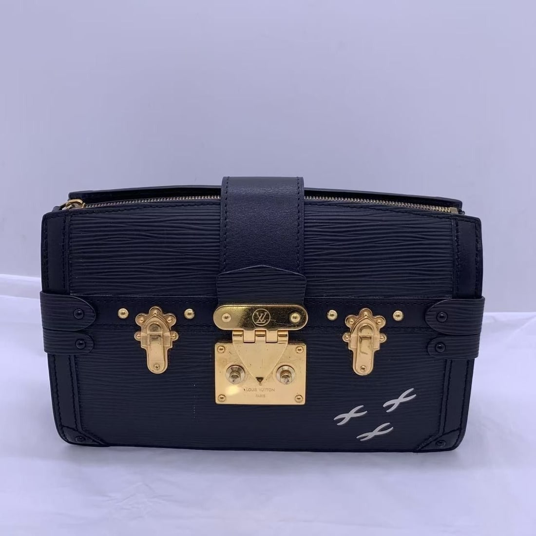 Louis Vuitton Black Epi Trunk Clutch chian bag handbag M53052 original France: Normal signs of use, slight wear on the edges, hardware with oxidation stains