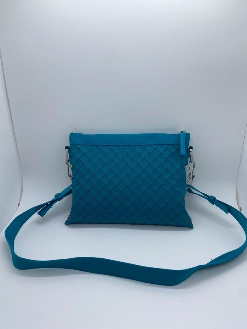 100% Authentic Bottega Veneta Buffer Shoulder Bag Blue Rubber ZIP Italy: Normal signs of wear, scuffed and darkened corners, darkened canvas, scratches on the hardware, clean interior.