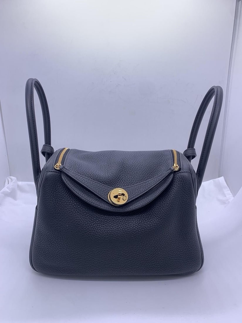 hermes lindy 26 handbag black stamp Y France gold metal: Normal signs of daily use