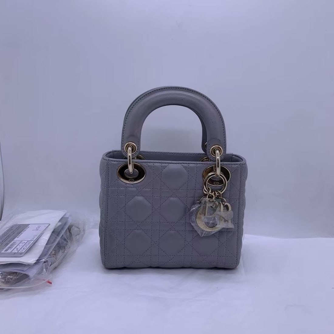 Christian Dior Mini Lady Dior Tote bag Gray chai bag shoulderbag Italy: Normal signs of daily use