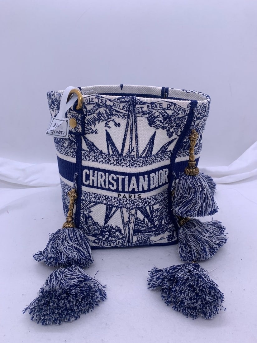 Dior Canvas Embroidered Toile De Jouy D Bubble Bucket Bag Blue Origin Italy: Minor signs of use, no damage to the surface, clean interior, slight scratches on hardware.