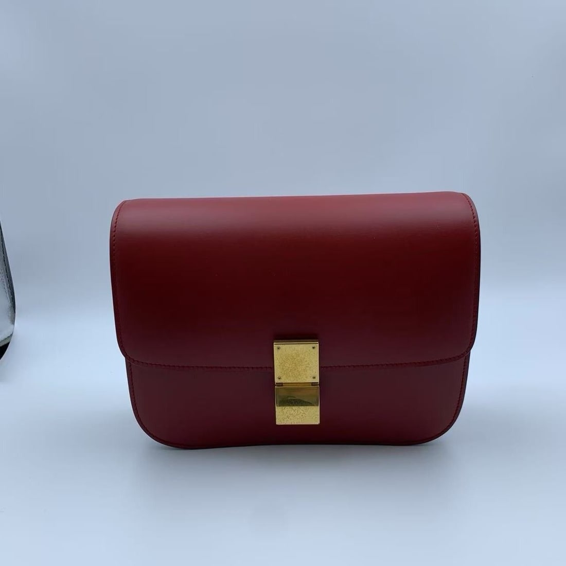 Celine Classic Box Medium Bag Smooth Leather Red Shoulder Bag original Italy: Normal signs of daily use