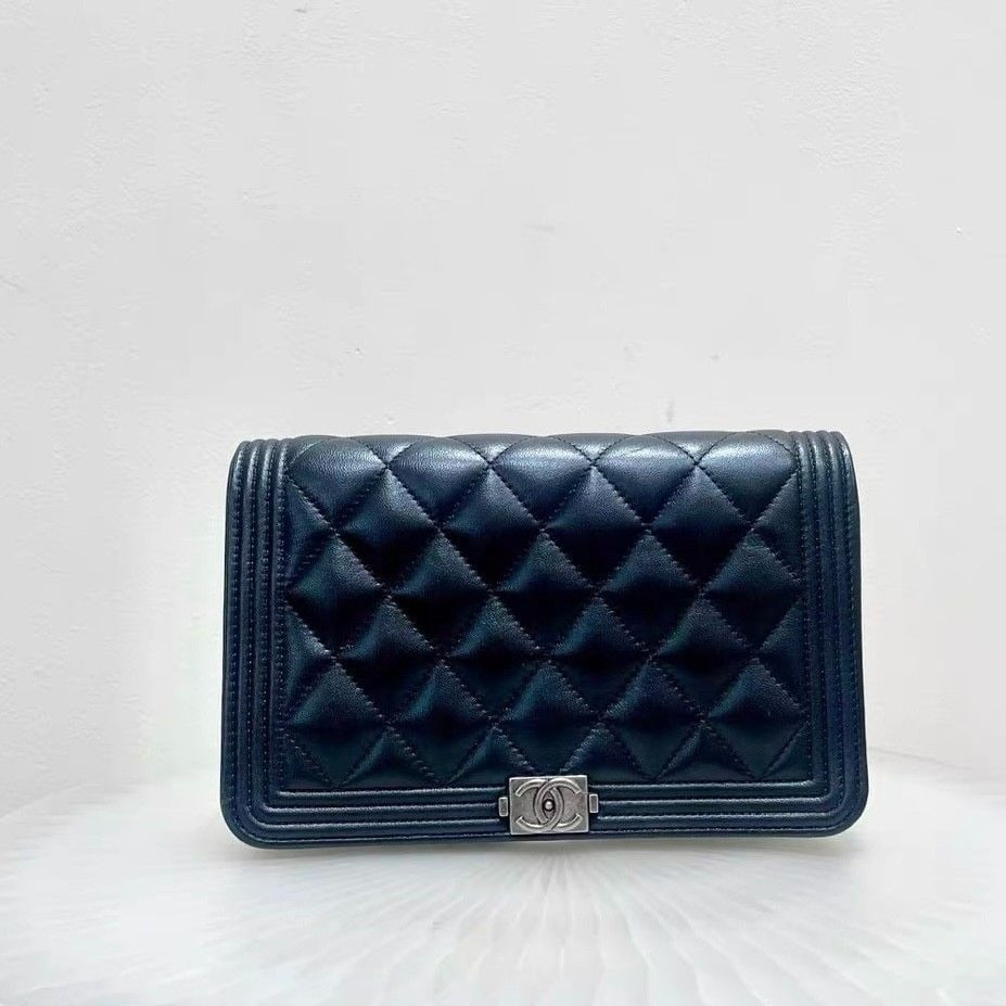 CHANEL CC Boy Wallet On chain Shoulder Bag Black Leather Origin France: Good condition, clean inside, normal use marks, hardware scratches