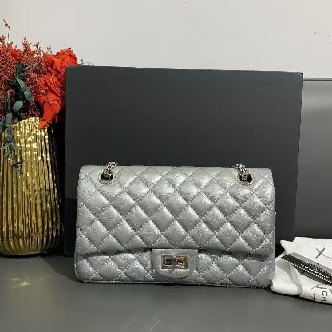 second chanel classic 255 small silvery Cow wax skin Silver metal flapbag: Chanel 2.55 Small Silver Leather Silver Buckle Double Lid Chain Bag, Laser 24 Open, Accessories Dust Bag Identity Card