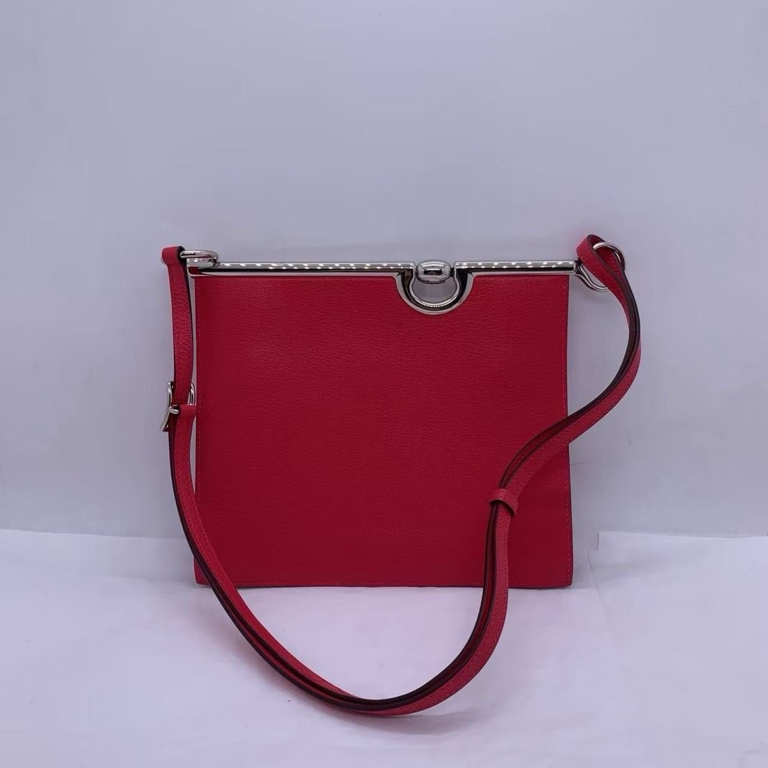 Hermes sac mors de bride chevre chamkila shoulder bag handbag pink France: Normal signs of daily use