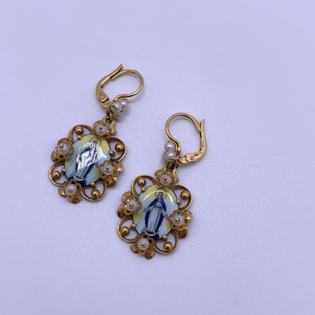 Dolce & Gabbana 18kt Yellow Gold Madonna earrings: Dolce & Gabbana 18kt Yellow Gold Madonna earrings??Minor signs of normal wear