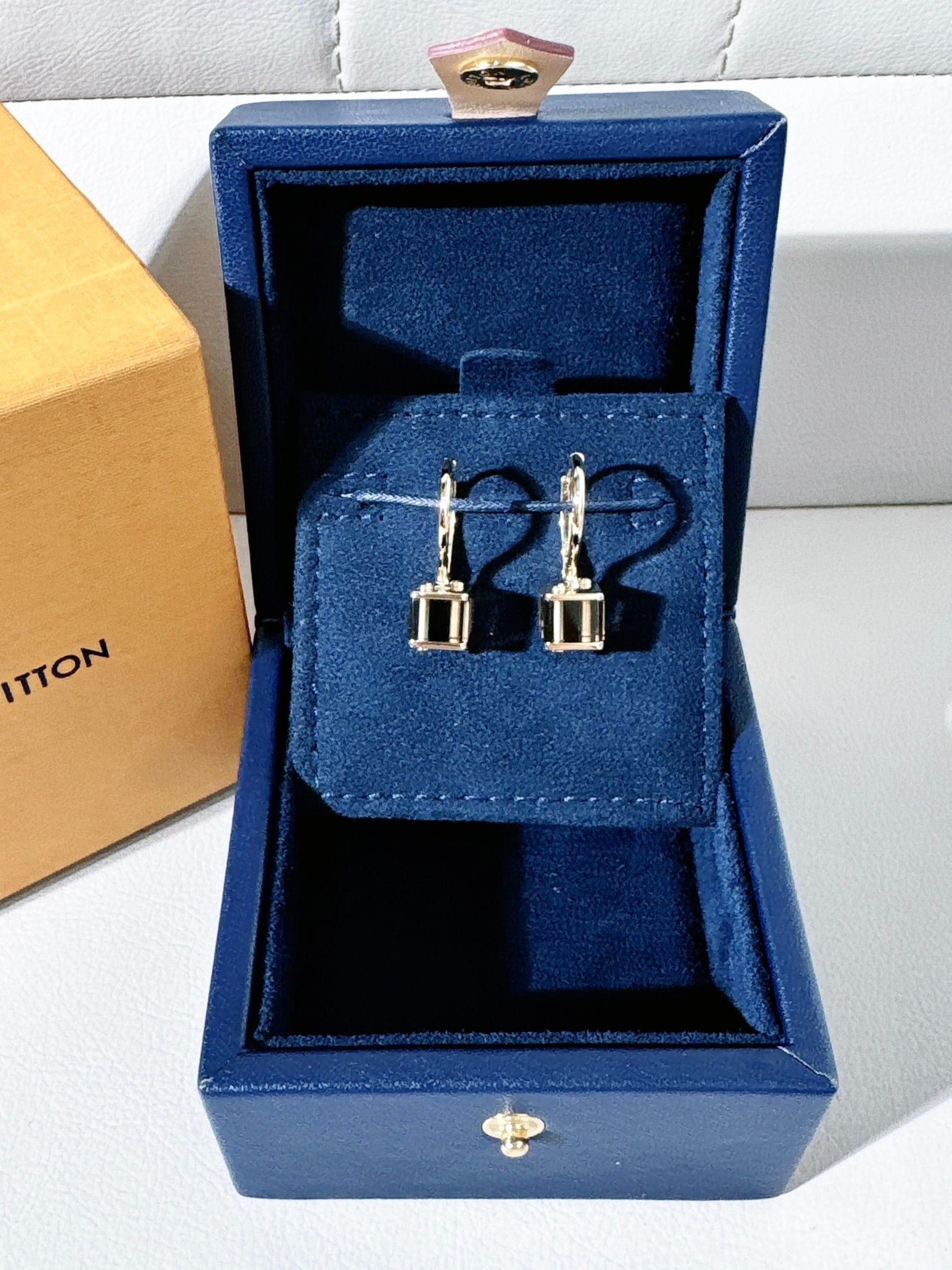 Louis Vuitton Emprise 18K Yellow Gold Cube Earrings with Citrine: Louis Vuitton Emprise 18K Yellow Gold Cube Earrings with Citrine??Minor signs of normal wear