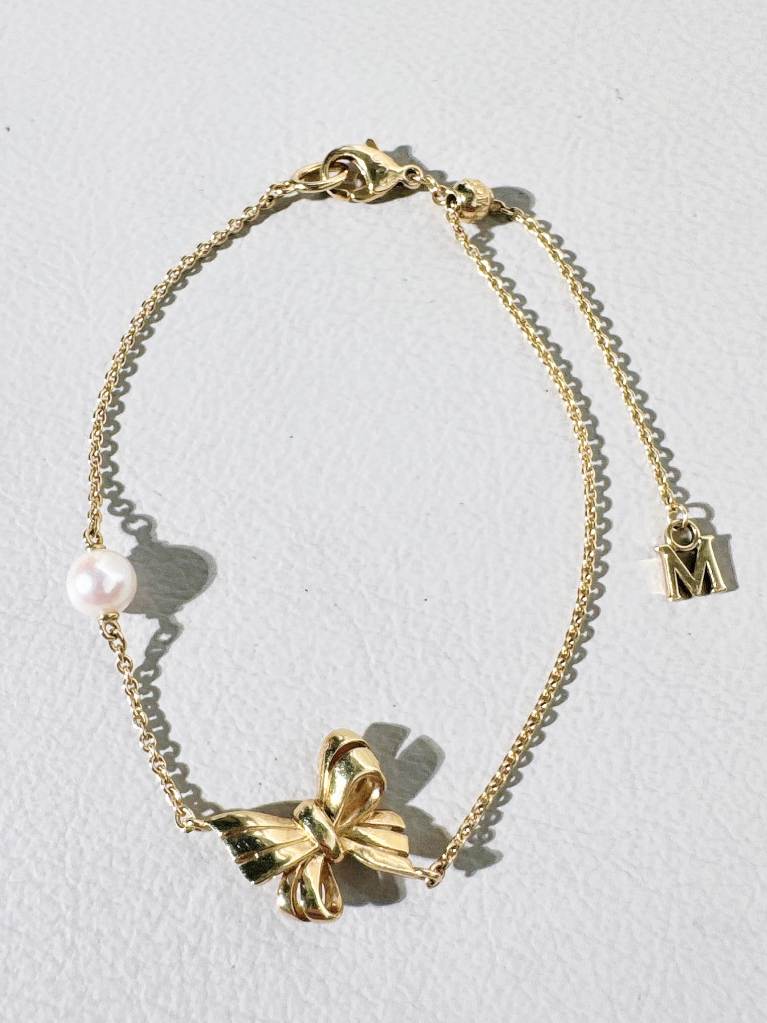 Mikimoto 18k Yellow Gold Akoya Pearl Bow Bracelet: Mikimoto 18k Yellow Gold Akoya Pearl Bow Bracelet??Minor signs of normal wear