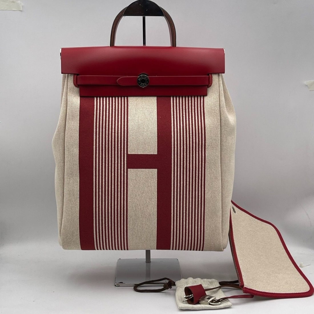 Hermes Toile H vibration Herbag Zip Backpack red leather and canvas handbag: Good condition, slight usage marks, clean interior, slight scratches on hardware