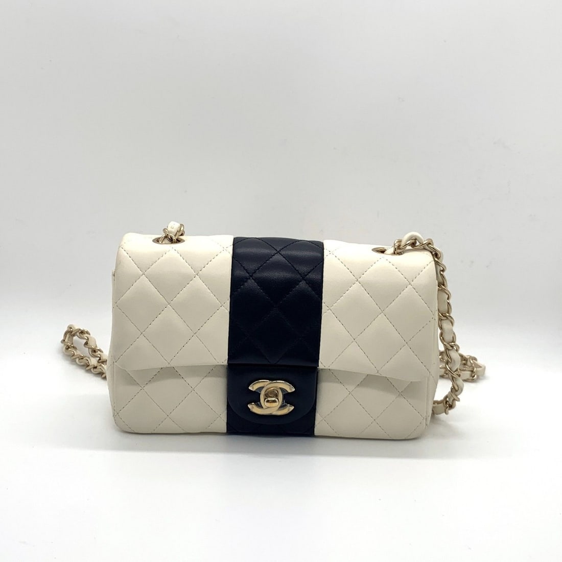 Authentic CHANEL Mini Rectangular Flap Bag 22C Black White Lambskin GHW Chip: Normal signs of use: slight corner wear, scratches on hardware, chain wear, clean interior.