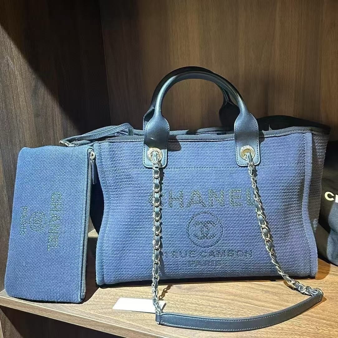 second chanel tote bag with chain strap blue handbag Origin Italy: Second hand CHANEL CF fur bag chain bag, versatile, laser 28 open, accessory dust bag ID card, normal use traces