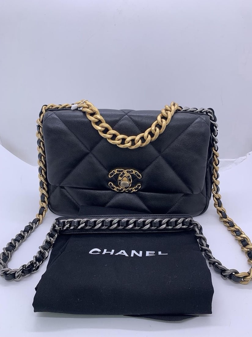 Authenticated Chanel 19 Flap small Lambskin Black Leather shoulder bag Italy (1 of 16)