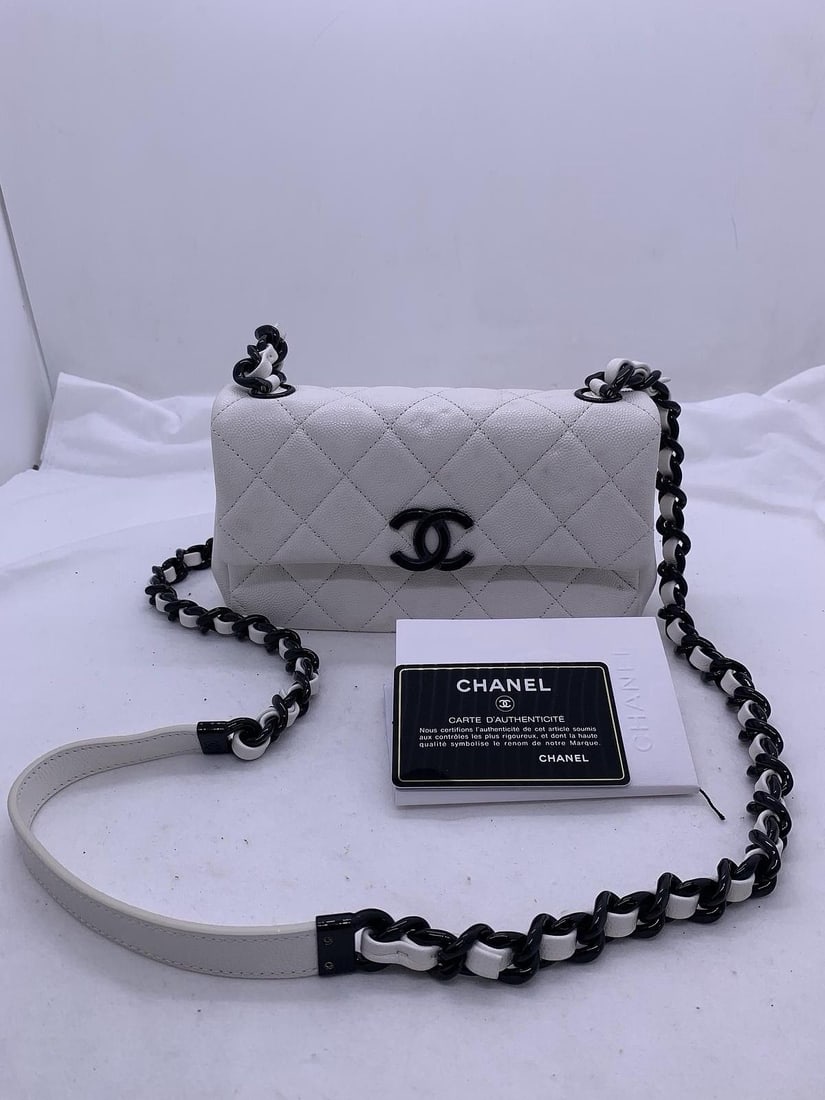 chanel caviar flap bag with handle bag chain bag Italy (1 of 15)