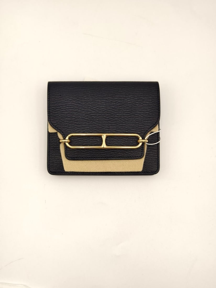 Hermes Roulis Slim Wallet Leather Black Stamp Z GHW: Minor signs of normal use. Interior is clean. Overall in good condition.