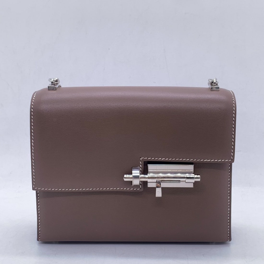Auth Hermes Verrou Chaine Mini Shoulder Bag Box Leather Gray Stmap Y SHW: Normal signs of use, scratches on the hardware, wear on the four corners, minor surface scratches, and the interior is clean.