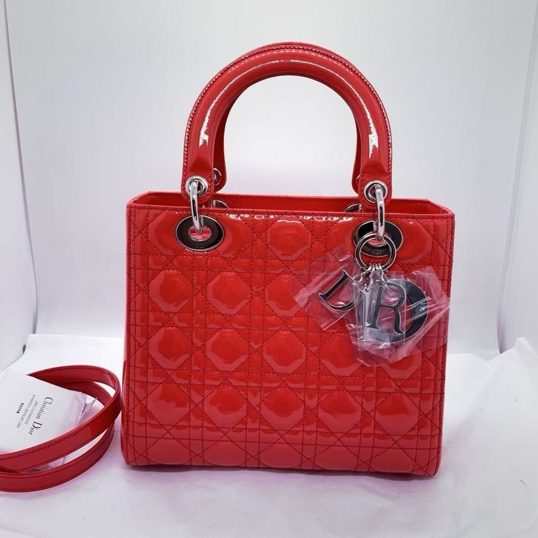 Christian Dior Lady Dior Medium shoulder bag Handbag Patent Orange red Italy: Normal signs of daily use