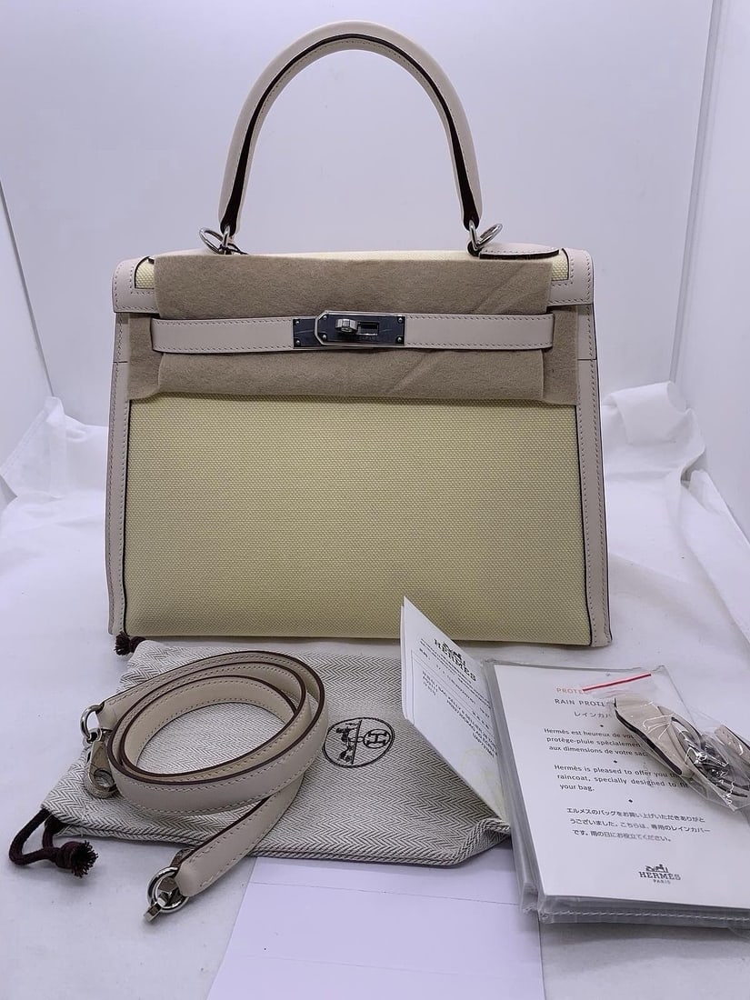 HERMES KELLY 28 Shoulder Handbag Beige Toile yellow Swift Leather U Stmap France: Normal signs of daily use