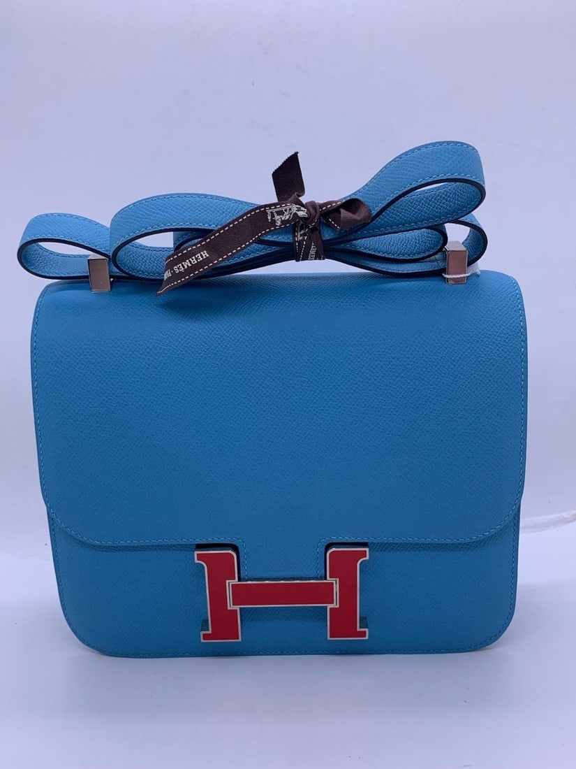 Hermes Constance Mini 18 Bleu Epsom Leather Enamel Clasp Crossbody Bag Stmap D: Minor signs of use, clean interior.