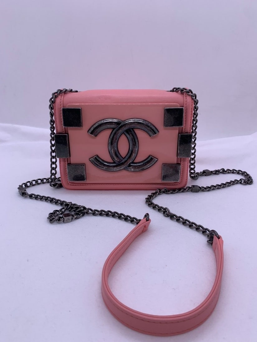CHANEL Matelasse Boy Brick Flap Mini Chain Shoulder Bag Leather Pink SHW Italy: Good,There are signs of normal use, with no damage on the surface, a clean interior, and scratches on the hardware. For details, please refer to the pictures.