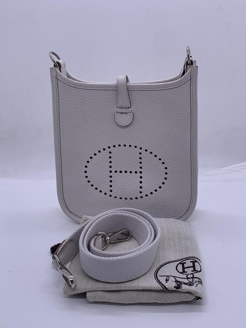 HERMES Neve grey Clemence leather MINI EVELYNE 16 TPM Bag shoulder bag: Normal signs of daily use
