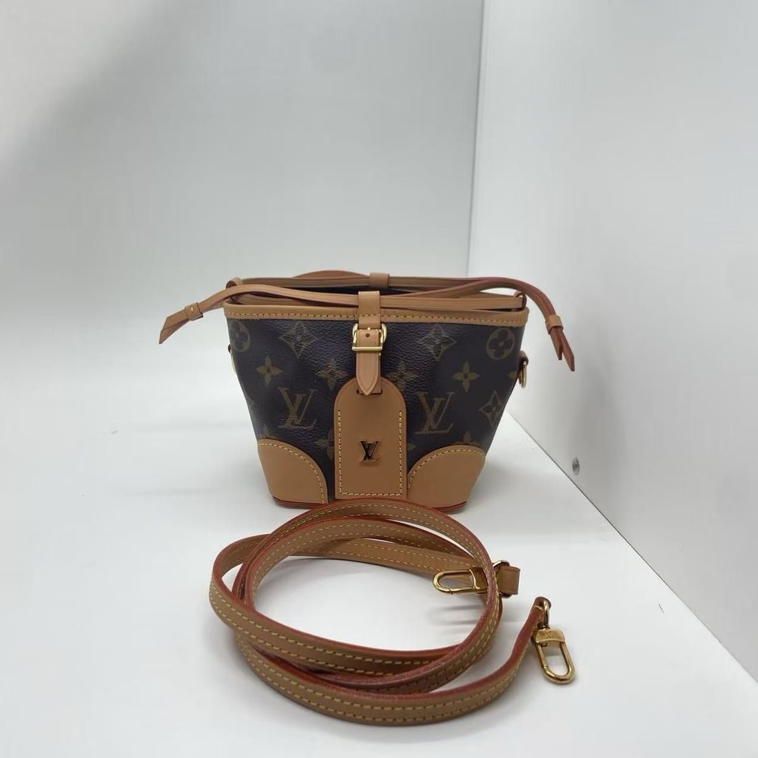 LOUIS VUITTON Bucket Bag Siu Mai Bag Shoulder Crossbody Bag France: Normal signs of daily use
