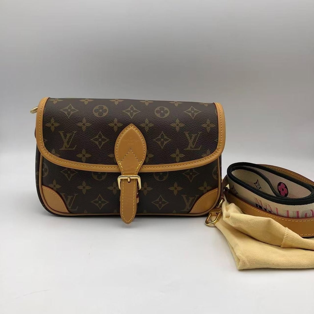 Louis Vuitton Diane PM Shoulder Bag Monogram Canvas M45985 France: Normal signs of use, slight corner wear, clean interior, scratches on hardware.