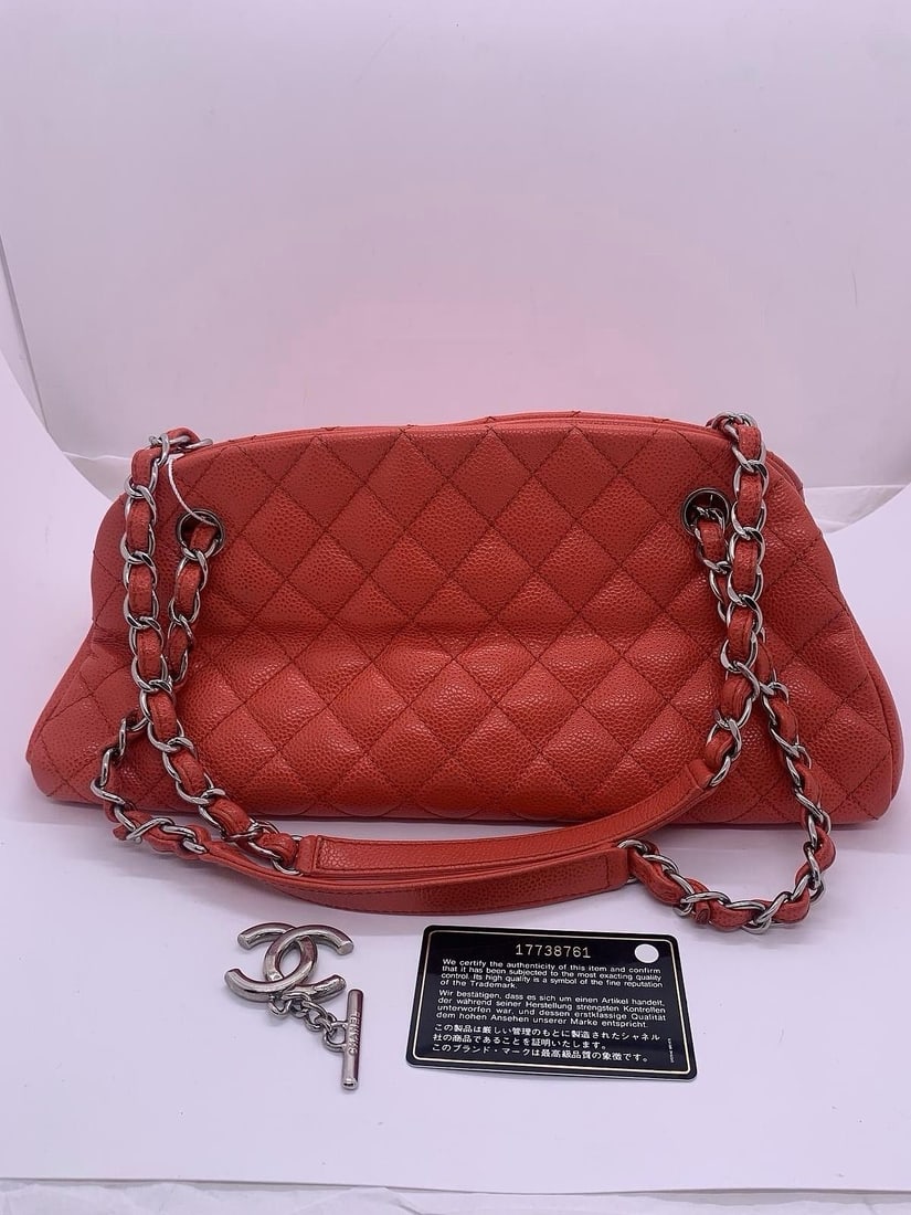 chanel matelasse bag Bowling ball, shopping bag handbag Watermelon red Italy: Normal signs of daily use