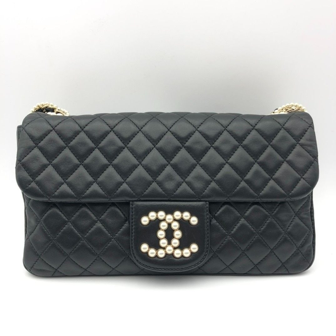 chanel westminster leather chain shoudler matelasse shoudler bag Origin Italy: The condition is average, the interior is clean, with obvious signs of use, scratches on the hardware, slight deformation, and proper care