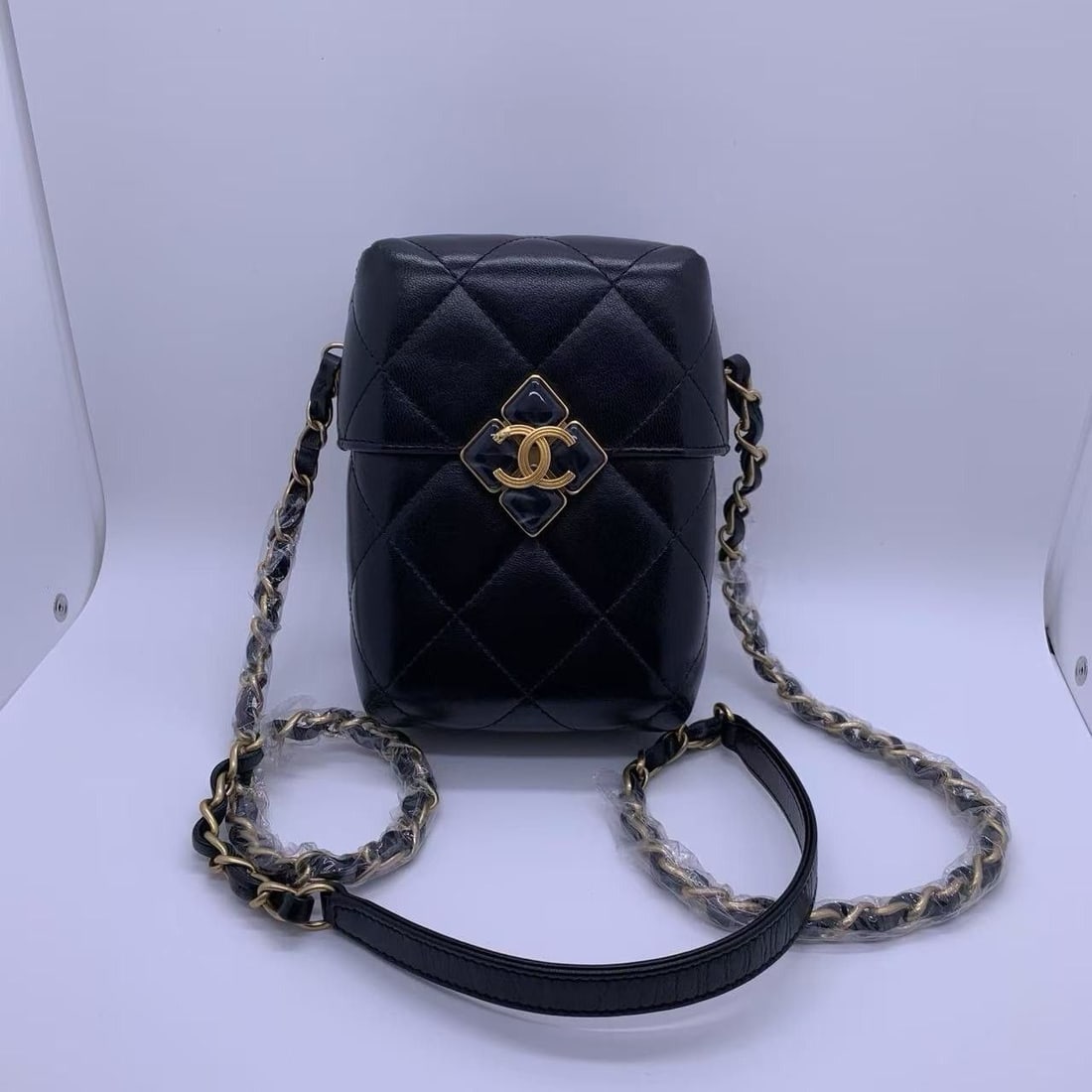 Chanel Crossbody Bag Diamond Lock CC Phone Holder QuiltedOrigin Italy: Normal signs of daily use