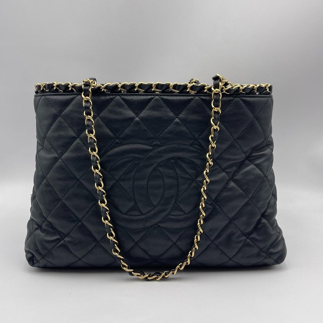 Chanel Small Chain Me tote Bag Black Quilted Calfskin Leather GHW Origin Italy: Normal signs of use, worn corners, minimal surface leather damage, worn chain, scratched hardware, clean interior.