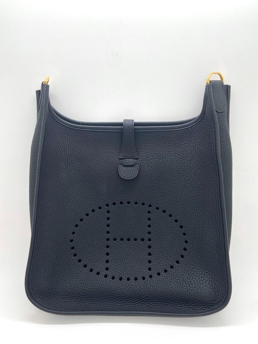 Hermes Evelyne 29 Shoulder Bag Taurillon Clemence Black Leather Stmap D GHW: Normal signs of wear, scratches on the hardware, clean interior.