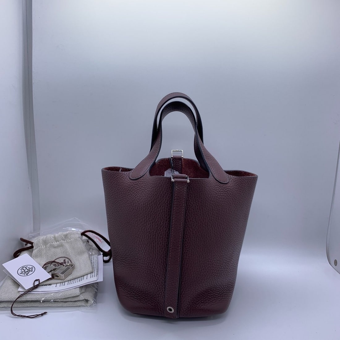 HERMES Picotin Lock 18 Havane Togo Leather Palladium HW Bag Stamp Y: Condition: Normal signs of wear, worn corners, scratched hardware, clean inside and out.size: Width:18cm