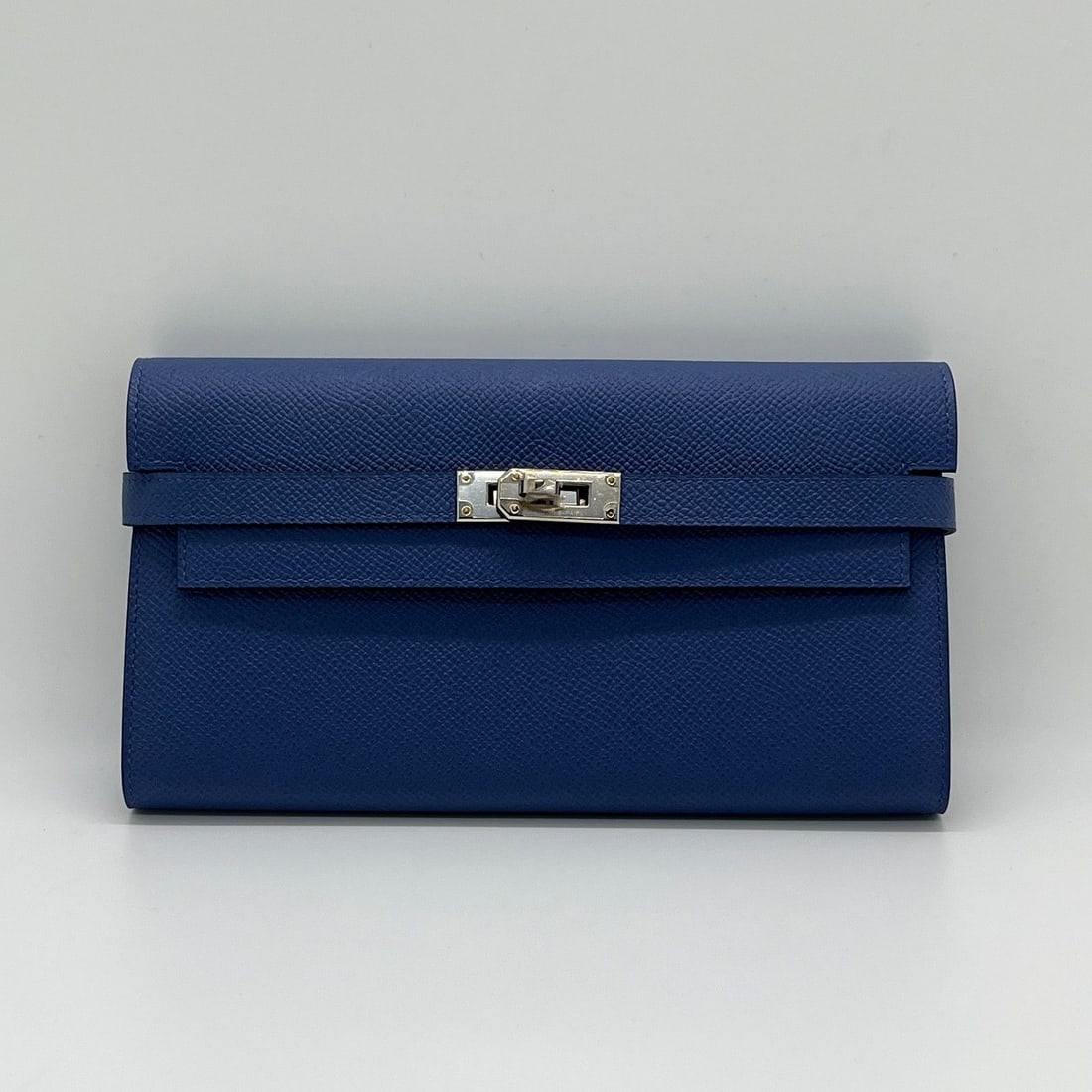 Hermes Kelly Wallet Epsom Electric Blue Palladium Hardware R Stamp Authentic: Condition:Slight signs of wear, clean inside and out.Accessories: Boxsize: Width:21cm,height:11.5cm