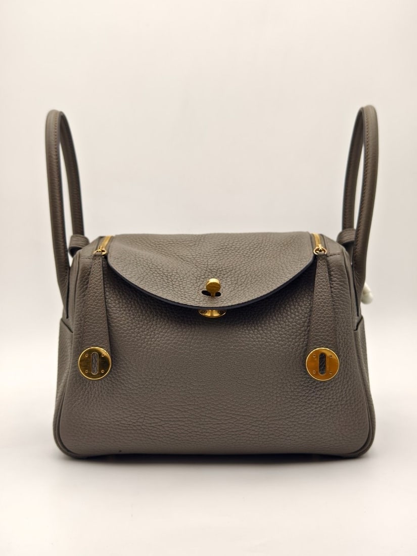 Hermes Lindy 26 Etain Clemence Leather Gold Hardware GHW Stamp D: Condition: Normal signs of use, minor stains on the surface, slight scratches on the hardware.Accessories: Dust bagsize: Width:26cm