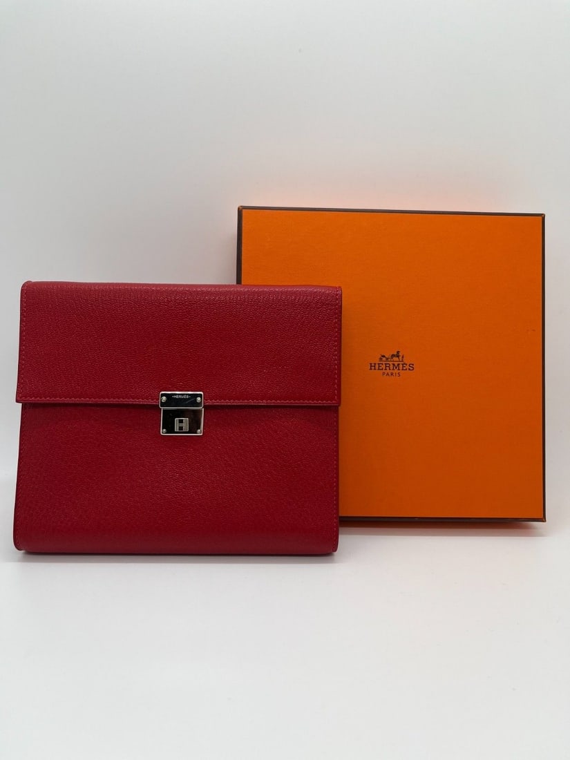 Hermes Clic 16 Wallet Leather Red Silver Hardware w/Box Stamp C: Condition: Slight signs of use, clean inside and out.Accessories: Boxsize: Width:16cm,height:13.5cmDesigner: HermesModel: Clic 16 WalletExterior Material: LeatherExterior Color: RedInterior Material: 