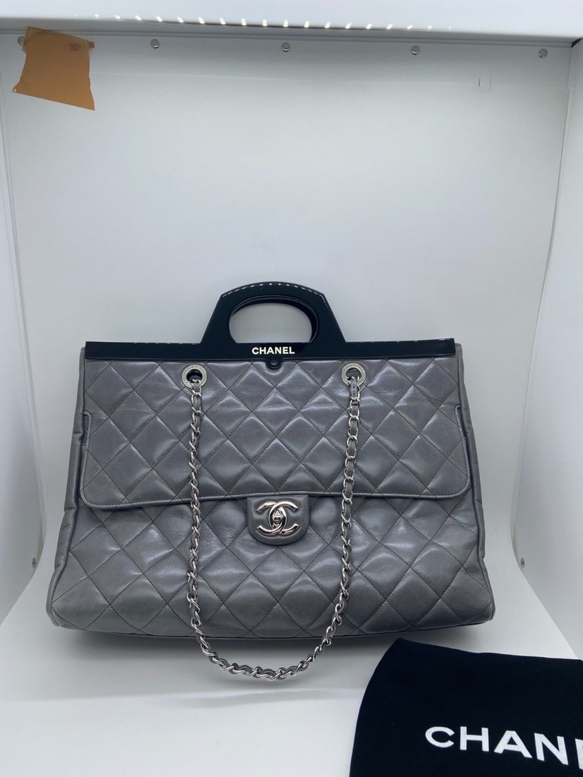 Chanel Grey Quilted Glazed Calfskin CC Delivery Tote Bag SHW: These are professional pictures of the actual item offered by Eluse.Condition: Normal signs of use, scratches on hardware fittings, and wear on the chain.Accessories: Dust bagsize: Width:37cmDesigner: