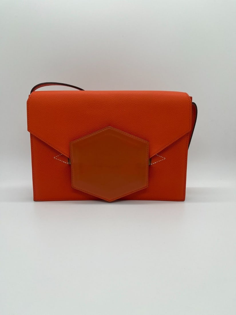 Hermes Faco shoulder Bag Orange H Leather Crossbody Stamp X: These are professional pictures of the actual item offered by Eluse.Condition: Normal signs of wear.Hardware with scratches.Corners have wear.Flap slightly darkened.Bag body with minor scratches.Acces