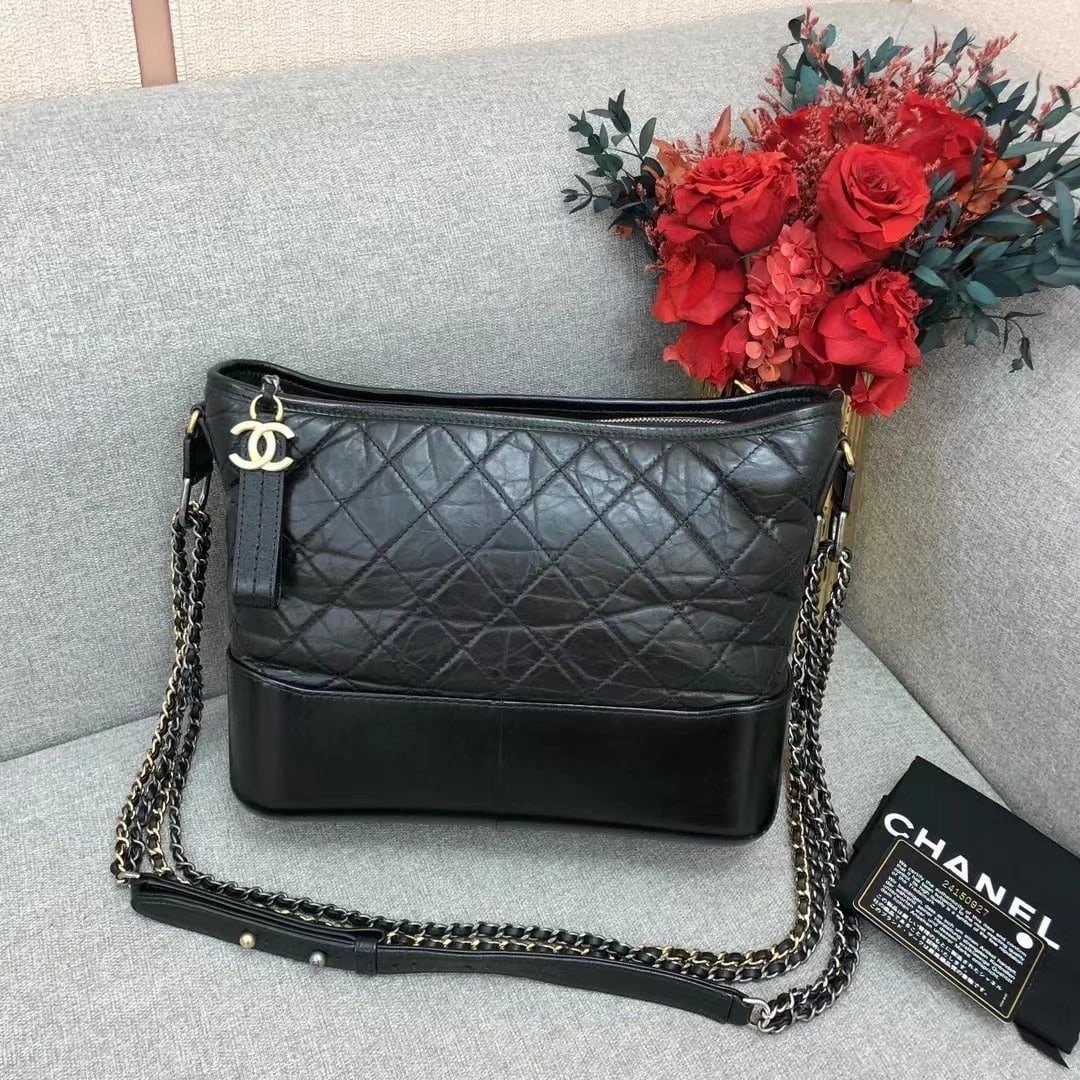CHANEL Gabrielle Hobo Chain Shoulder Bag Black Calfskin Gold Hardware: Condition: Normal signs of use, wear at the corners, worn chain, scratches and fading on hardware, clean interior.Accessories: Dust bag,ID cardsize: Width:27cm,height:23cmDesigner: ChanelModel: CC Gab