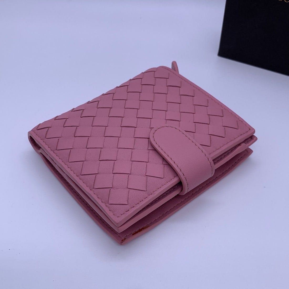 Bottega Veneta Intrecciato Bifold Compact Wallet Pink Leather: Condition: Normal signs of wear, worn corners, leather stains and scratches on hardware.Accessories: Boxsize: Width:11cm,height:11cmDesigner: BottegaModel: Veneta Intrecciato Bifold Compact WalletExte