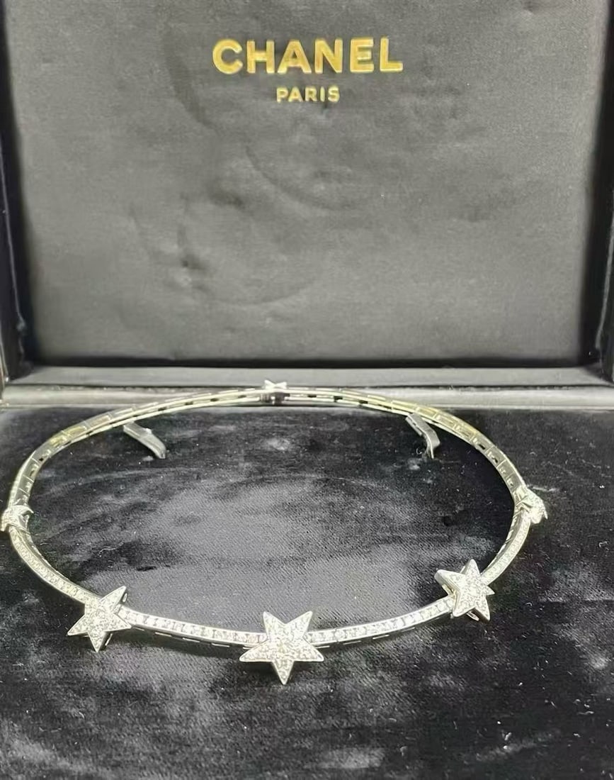 Chanel Haute Joaillerie COMeTE "GeODE" NECKLACE Necklace: Chanel Fine Jewelry Comete Collection "GeODE" NecklaceInclusions: NoneRetail Price: 2,000,000 RMBPeriod: 1990-1999Date of Manufacture: 1990Condition: Excellent. In original box.
