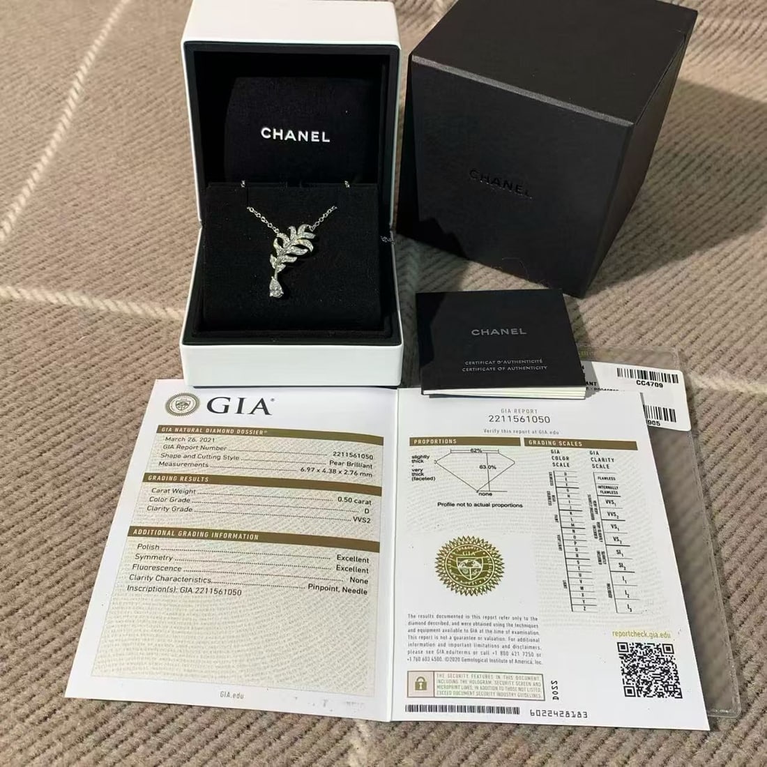 Chanel High Jewelry PLUME Feather Necklace, Full Pave Diamonds, Luxury Collectib: Founded in 1910 by Coco Chanel, the legendary French fashion house has redefined elegance for over a century??with its High Jewelry line embodying the brand??s ethos of timeless sophistication and rev