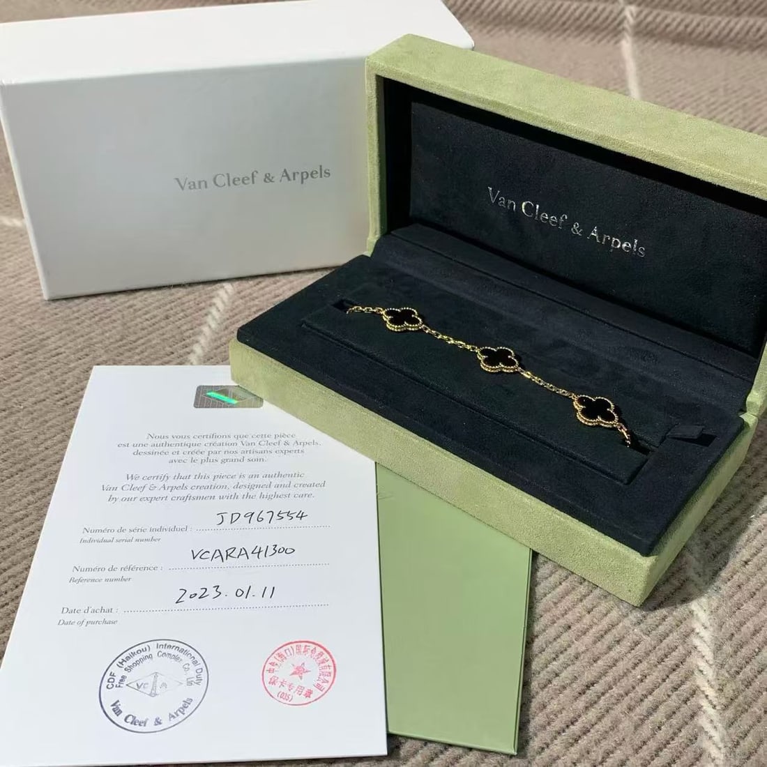 Van Cleef & Arpels Vintage Alhambra 5-motif bracelet 18K gold black onyx stones: The bracelet features five iconic clover motifs, a signature design of the Maison since 1968, set in 18K yellow gold with black onyx inlays. Each motif is outlined with a delicate beaded gold border.M