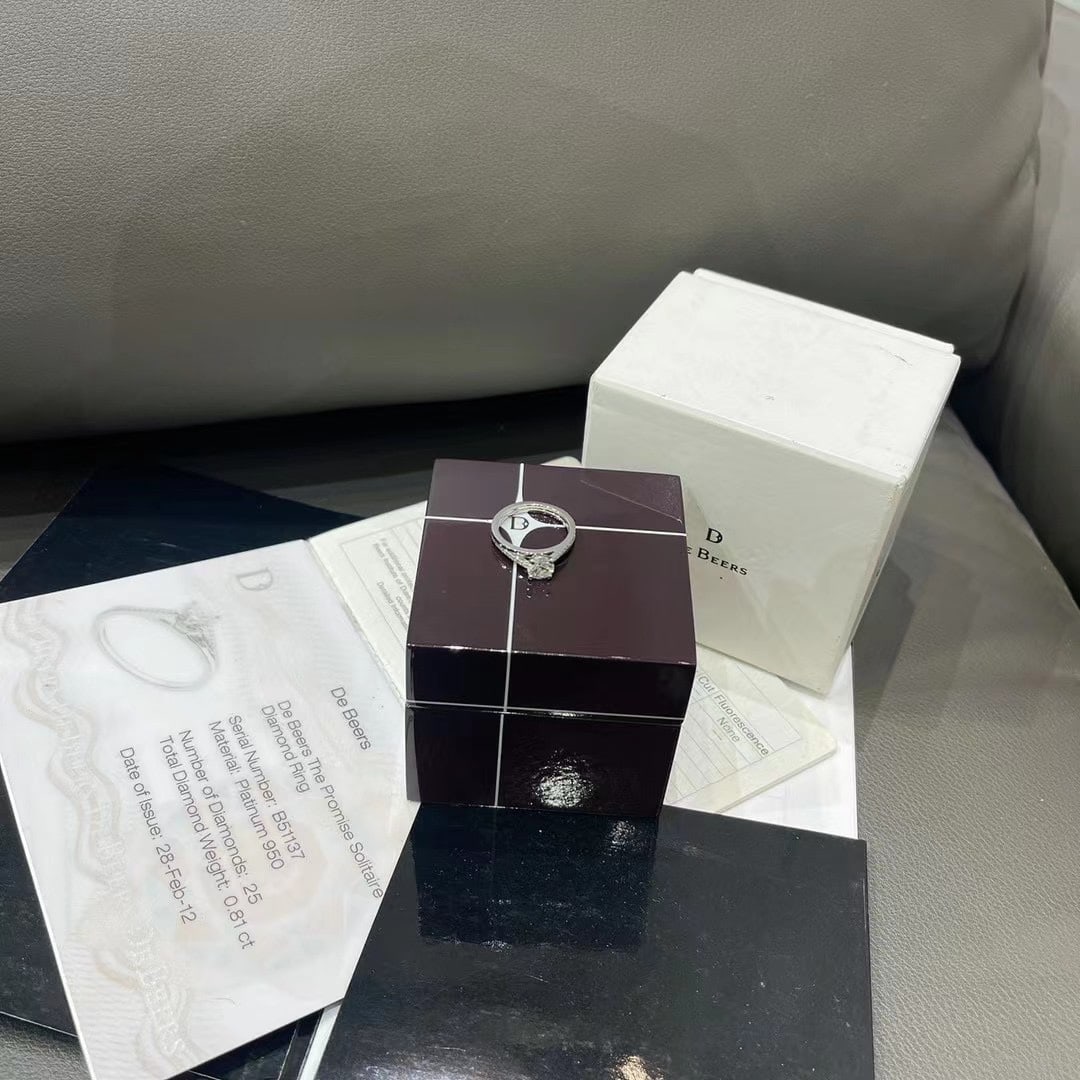De Beers The Promise Solitaire Diamond Ring 0.7ct VS1 Color G Size 48 (1 of 5)